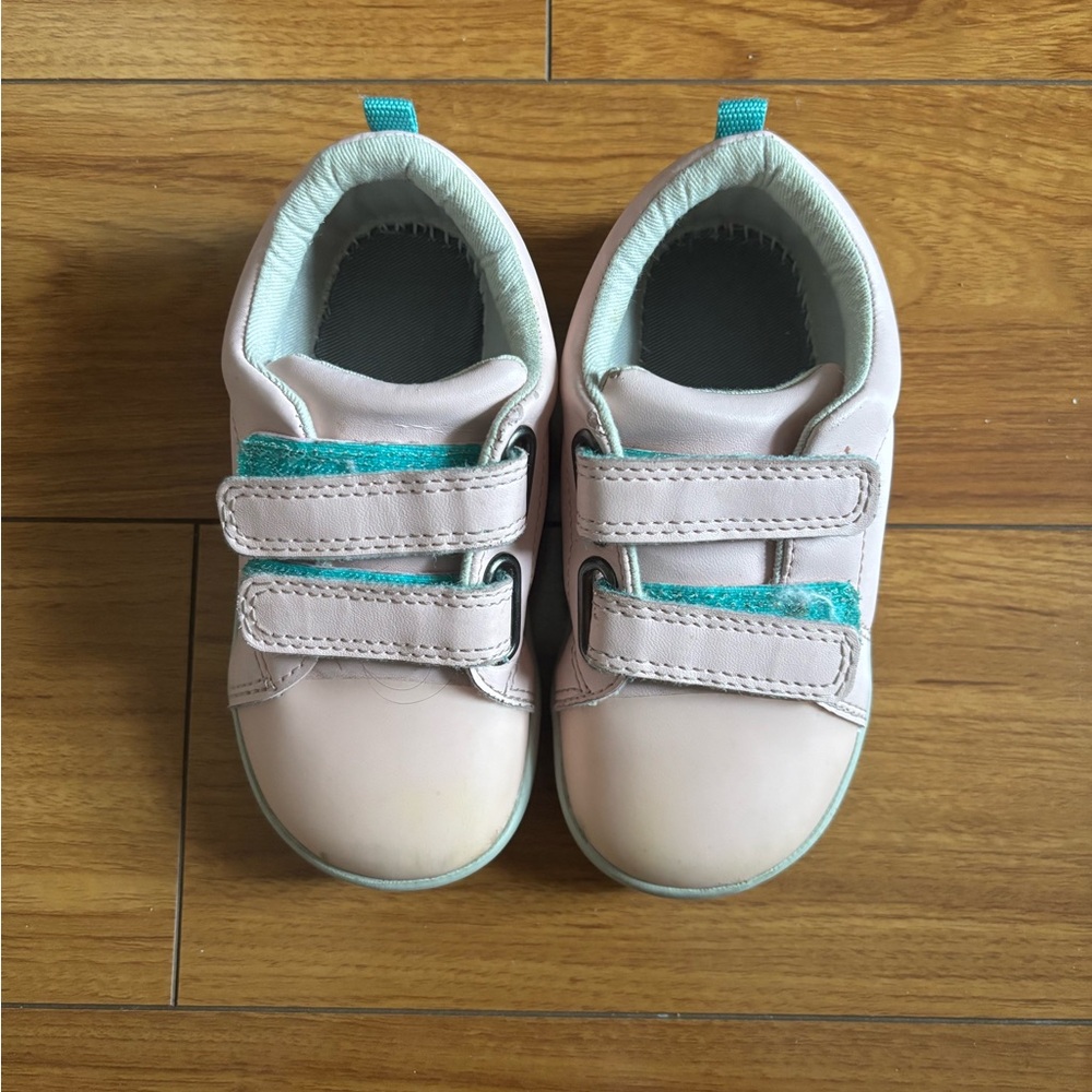 TEN LITTLE BLUSH PINK SHOES - Picture 3 of 7
